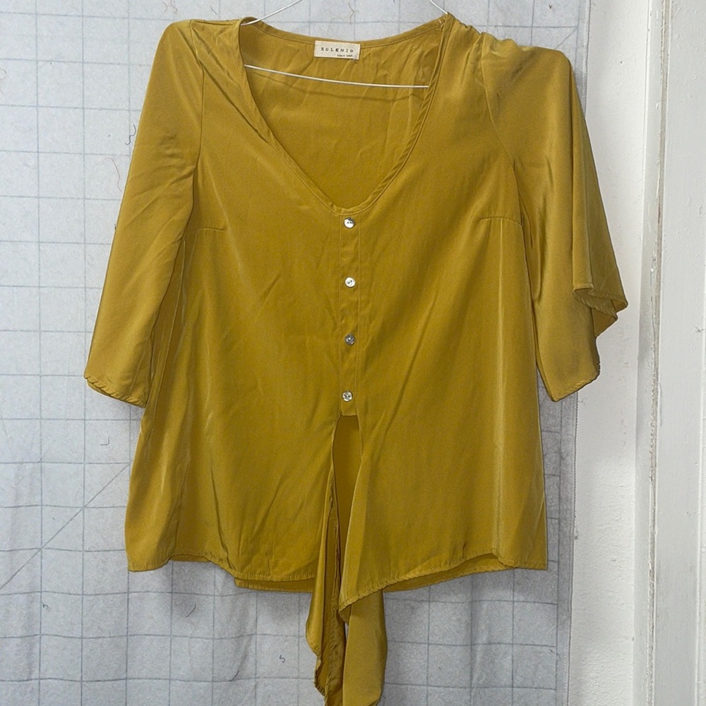 Mustard yellow top with tie bottom.